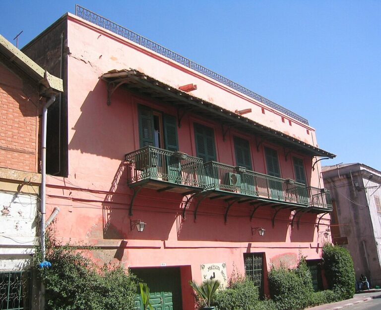 maison coloniale saint louis senegal